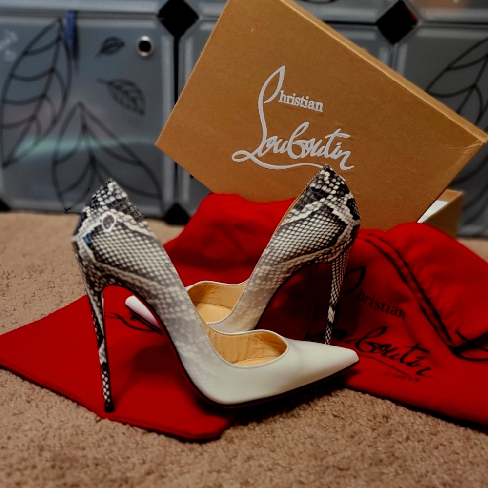 SPECIAL PRICE! 4 ONLY 2 DAYS! Authentic Christian Louboutin's Size 39/8 US